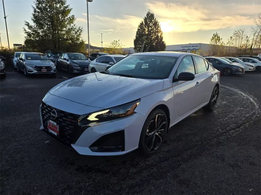 2025 Nissan Altima 2.5 SR photo 1