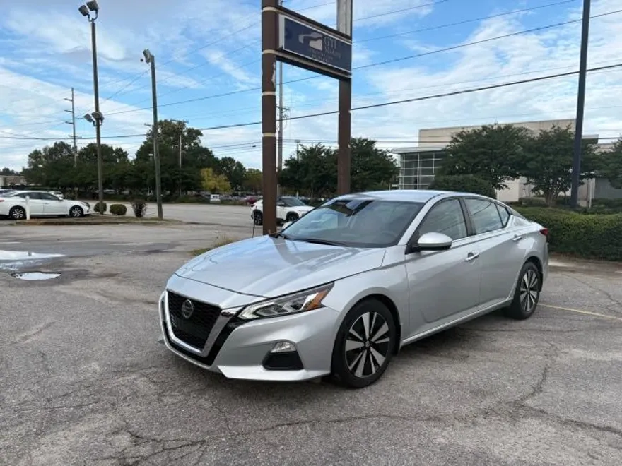 2022 Nissan Altima SV photo 1