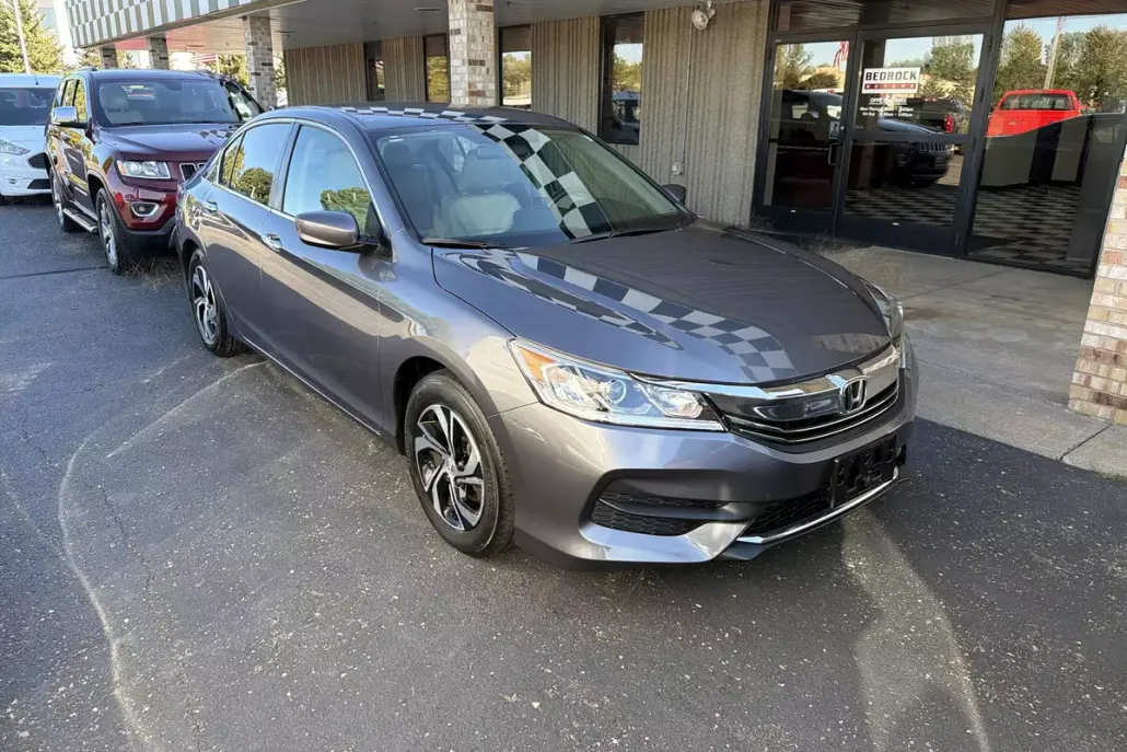 2017 Honda Accord LX photo 1