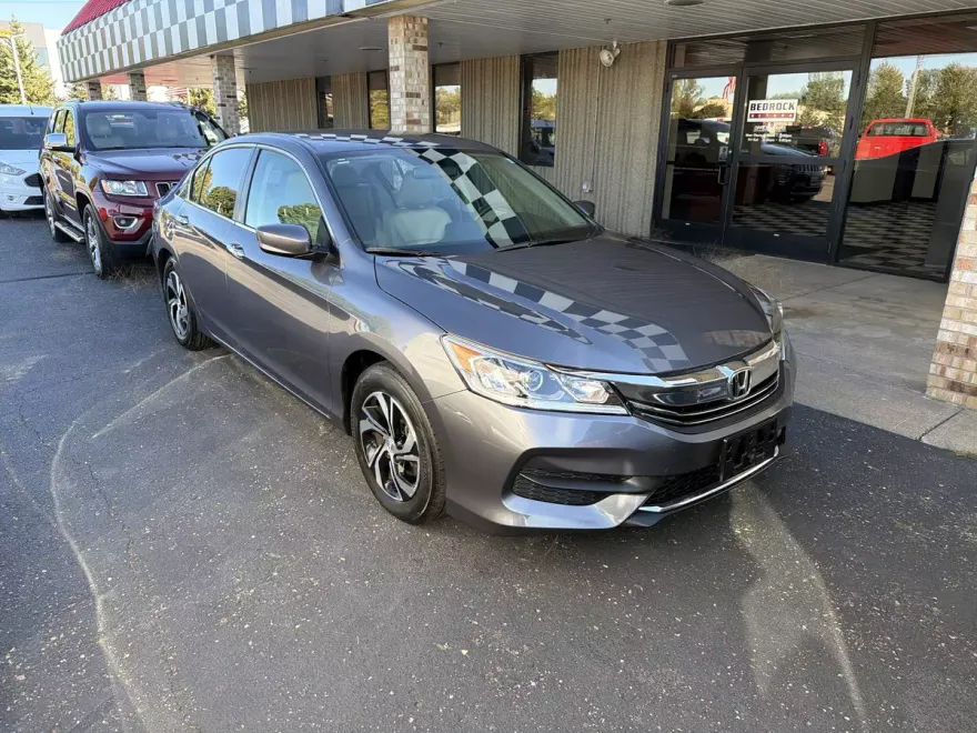 2017 Honda Accord LX photo 1