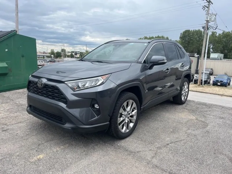 2020 Toyota RAV4 XLE Premium photo 1