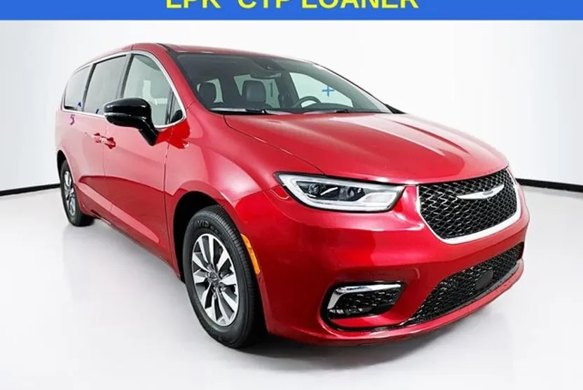 2025 Chrysler Pacifica Hybrid photo 1