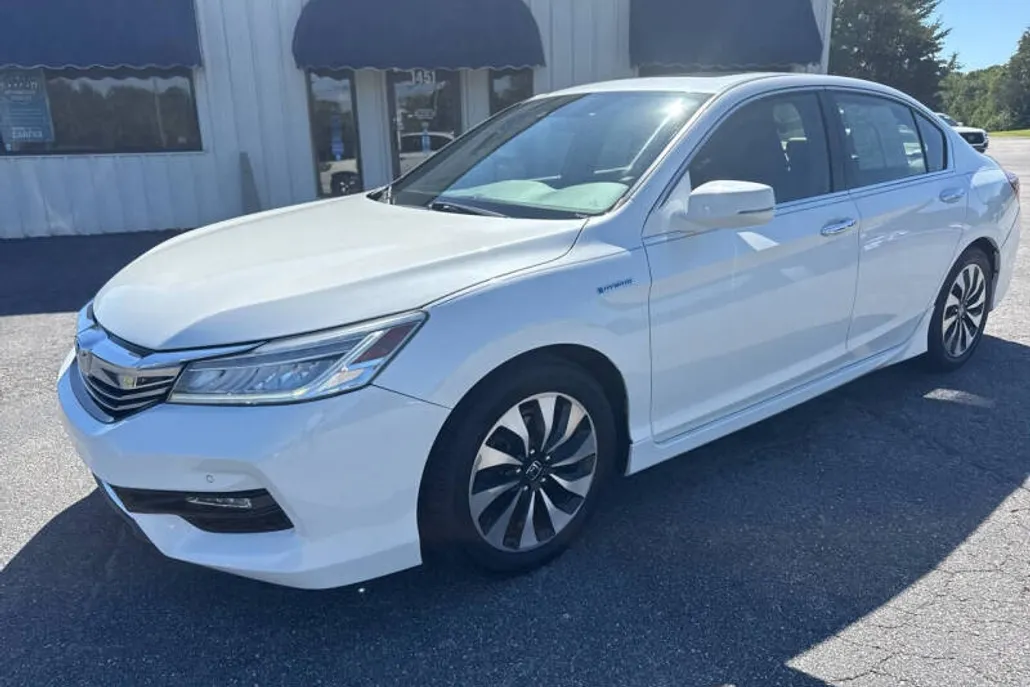 2017 Honda Accord Hybrid Touring photo 1