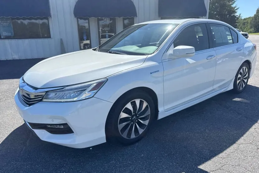 2017 Honda Accord Hybrid Touring photo 1