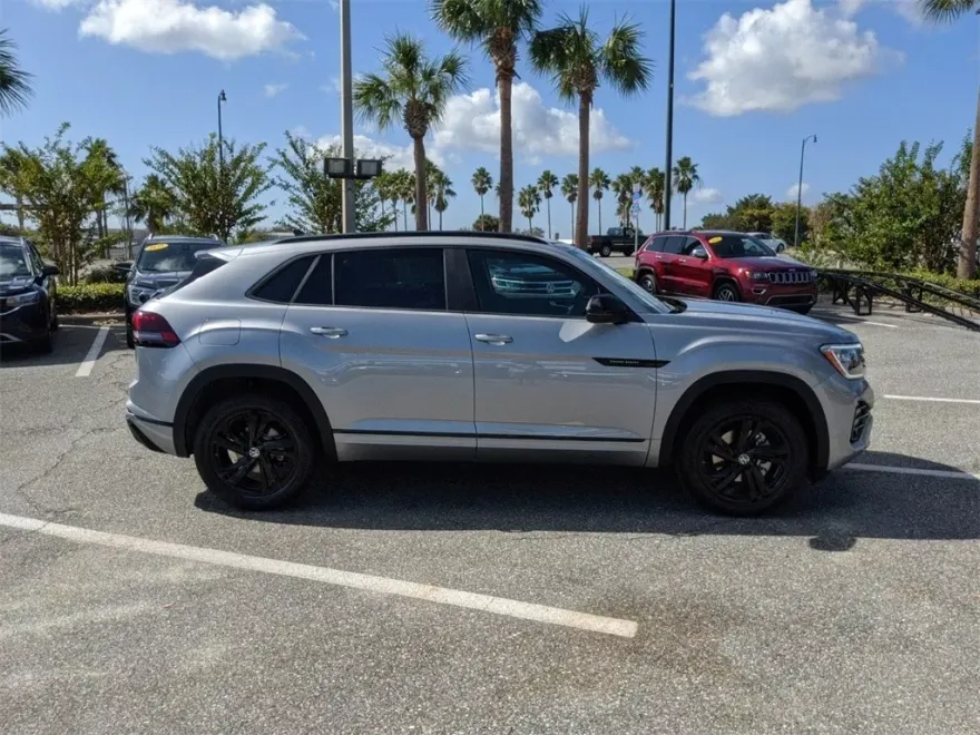 2025 Volkswagen Atlas Cross Sport SEL R-Line photo 1