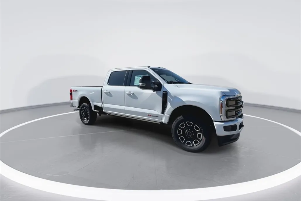 2025 Ford F-250 Platinum photo 1