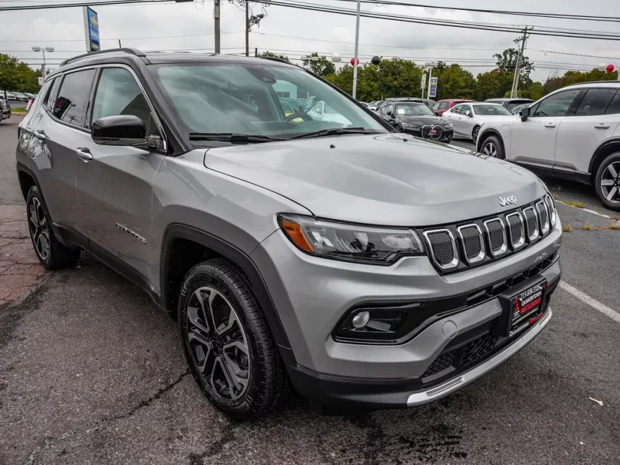 2022 Jeep Compass Limited photo 1