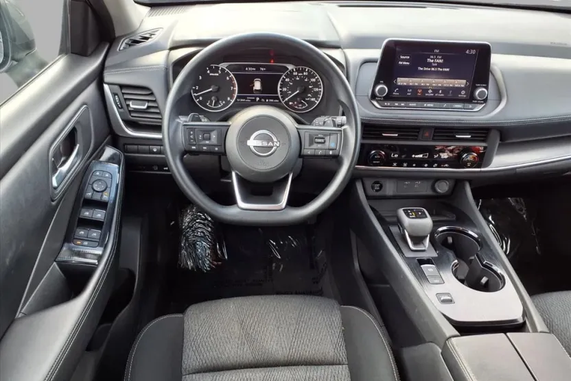 2024 Nissan Rogue SV photo 1
