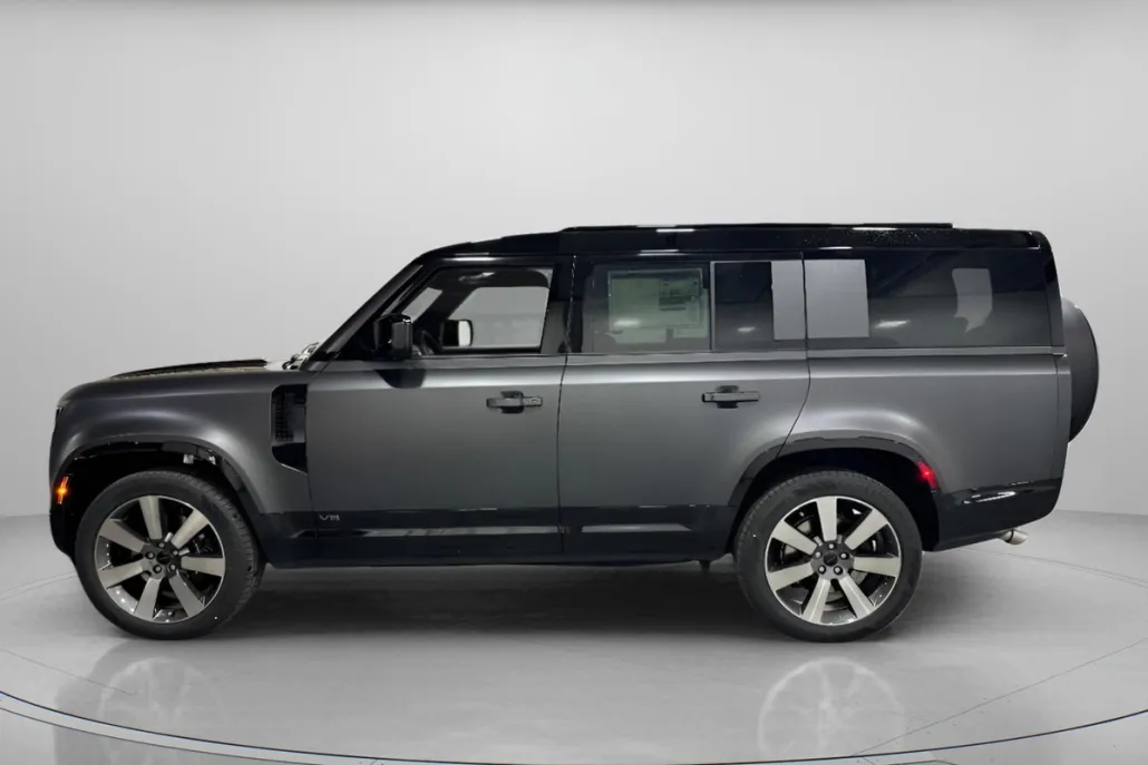 2026 Land Rover Defender photo 1