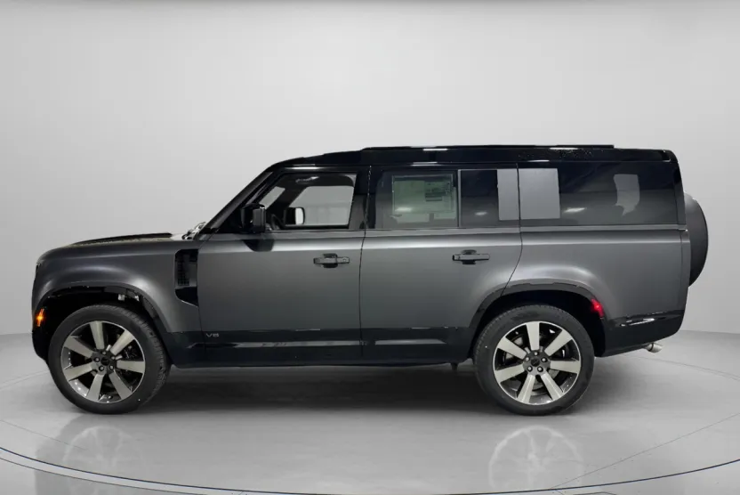 2026 Land Rover Defender photo 1