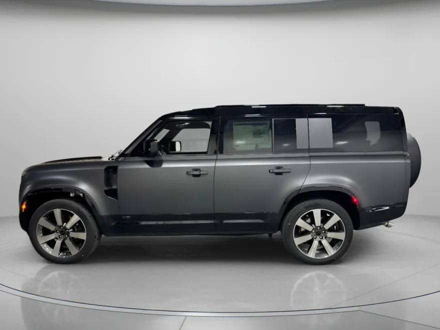 2026 Land Rover Defender photo 1