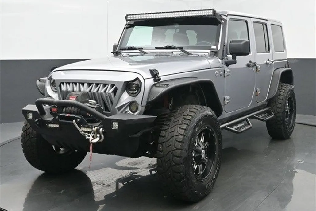 2016 Jeep Wrangler Unlimited Sahara photo 1