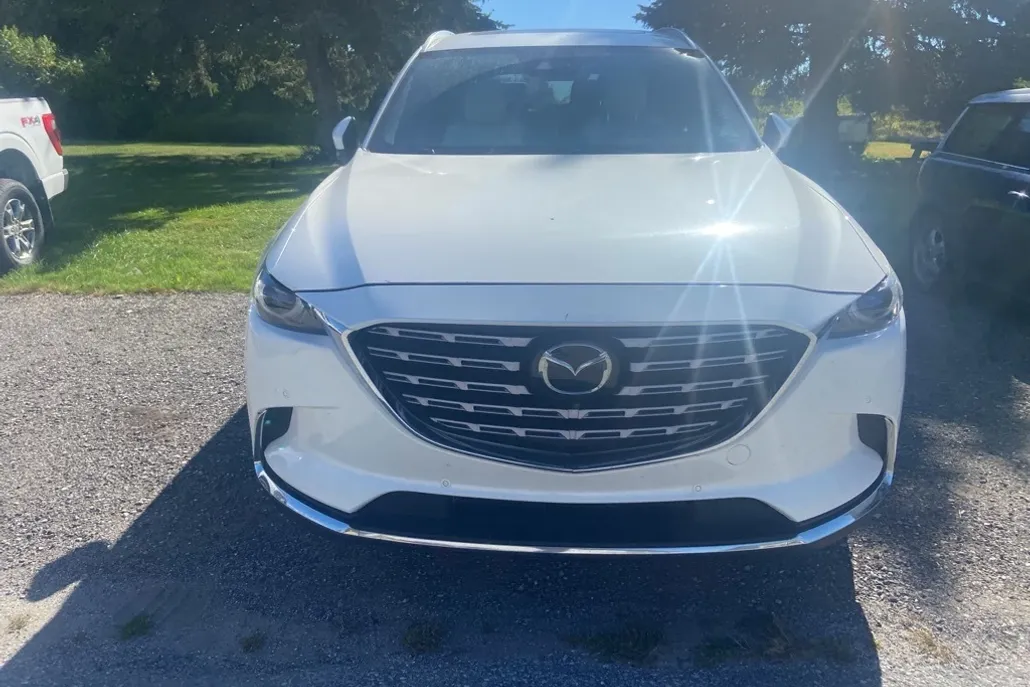 2023 Mazda CX-9 Signature photo 1