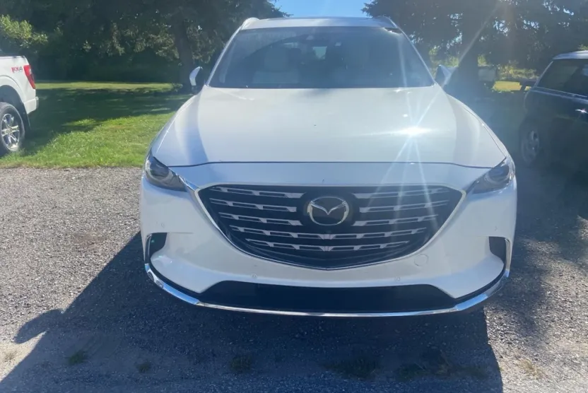2023 Mazda CX-9 Signature photo 1