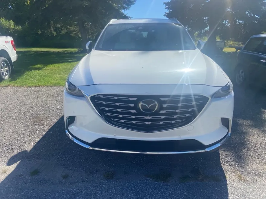 2023 Mazda CX-9 Signature photo 1