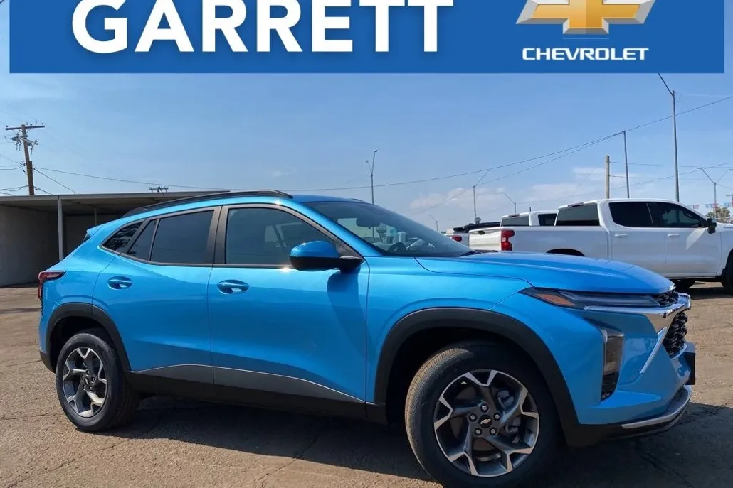 2025 Chevrolet Trax LT photo 1
