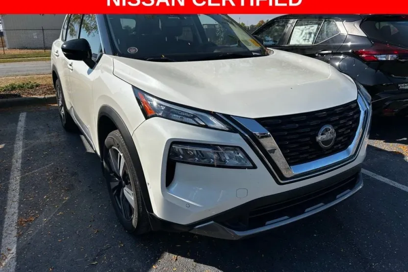 2023 Nissan Rogue SL photo 1