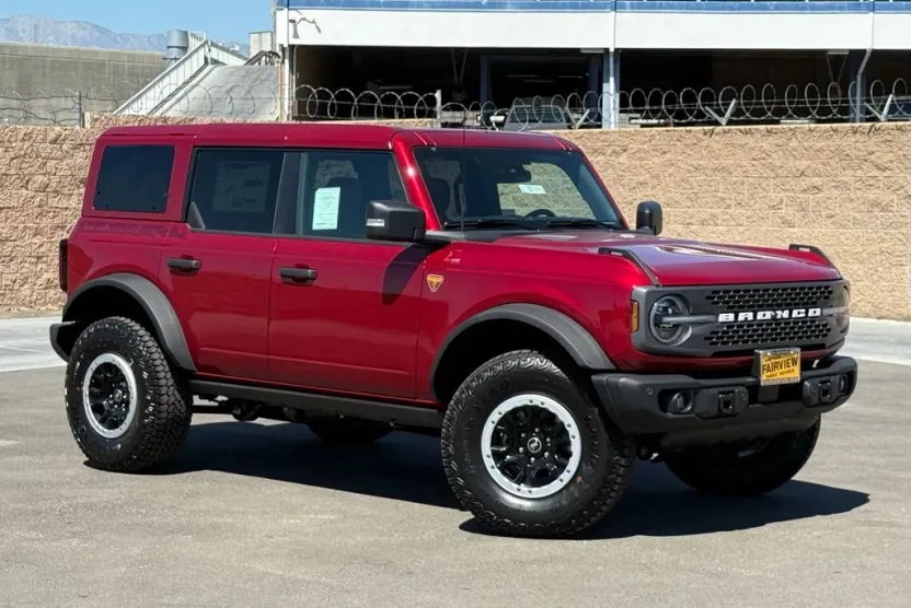 2025 Ford Bronco Badlands photo 1