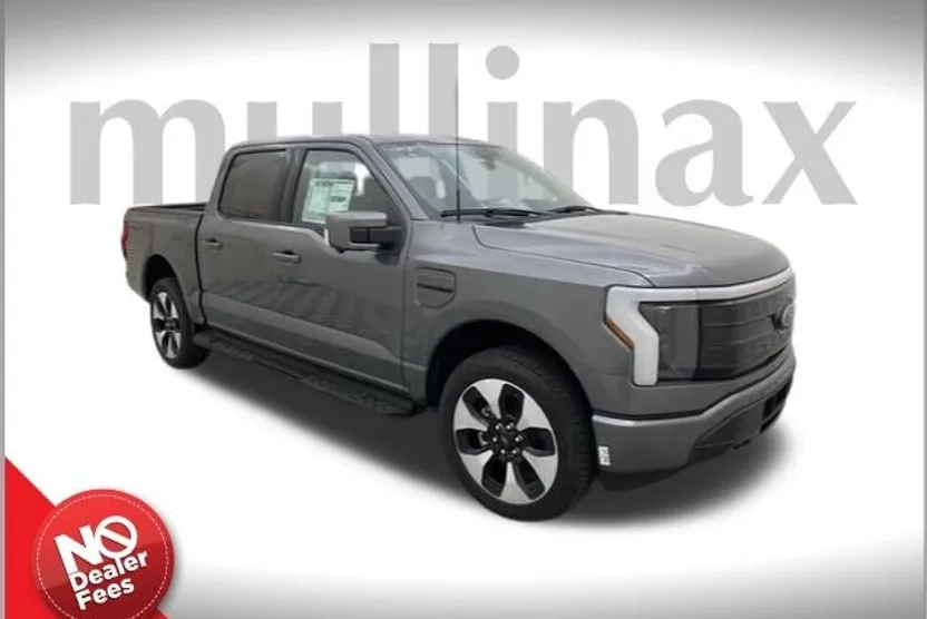2023 Ford F-150 Lightning Platinum photo 1