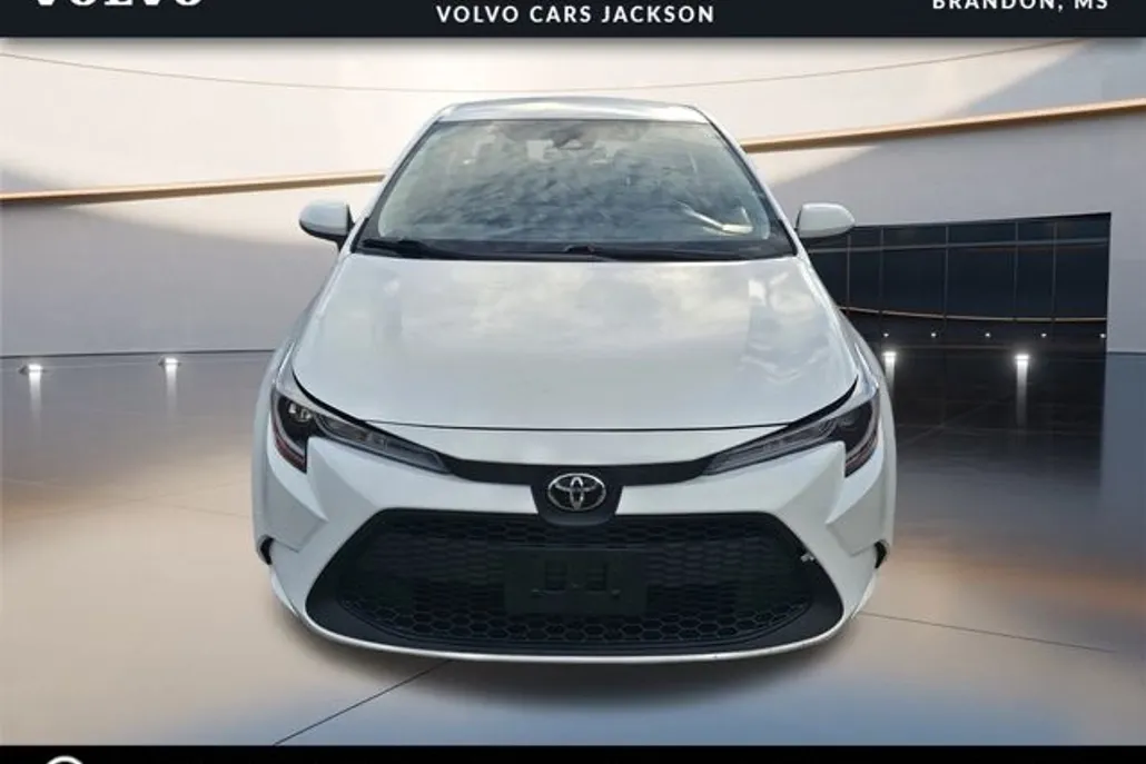 2022 Toyota Corolla LE photo 1