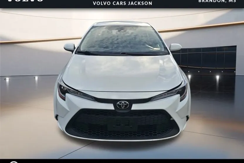 2022 Toyota Corolla LE photo 1