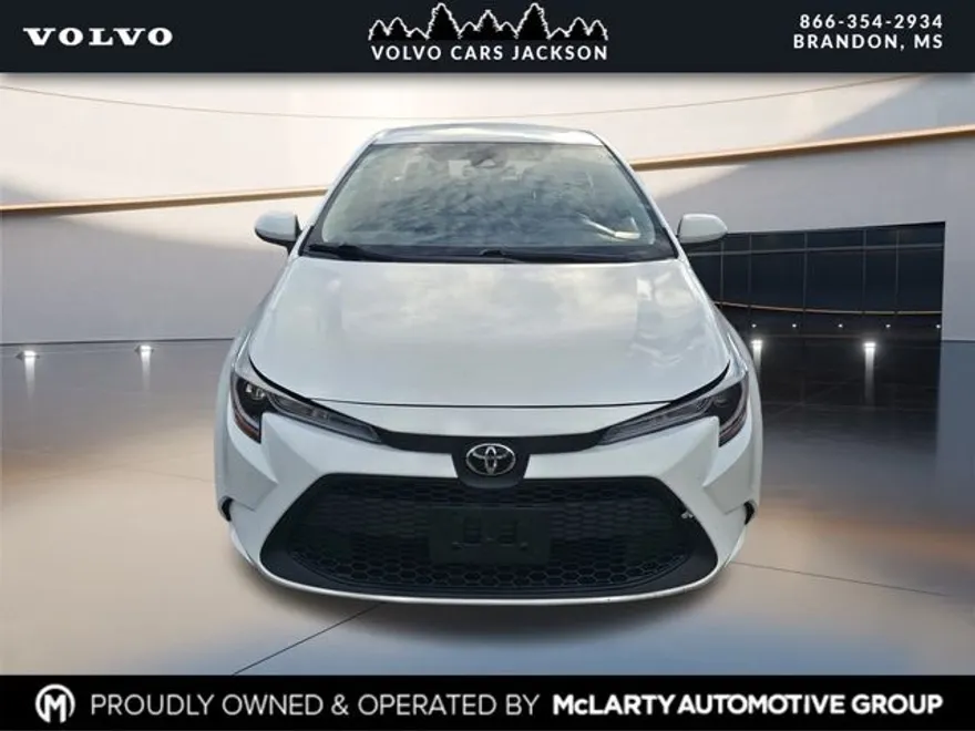 2022 Toyota Corolla LE photo 1