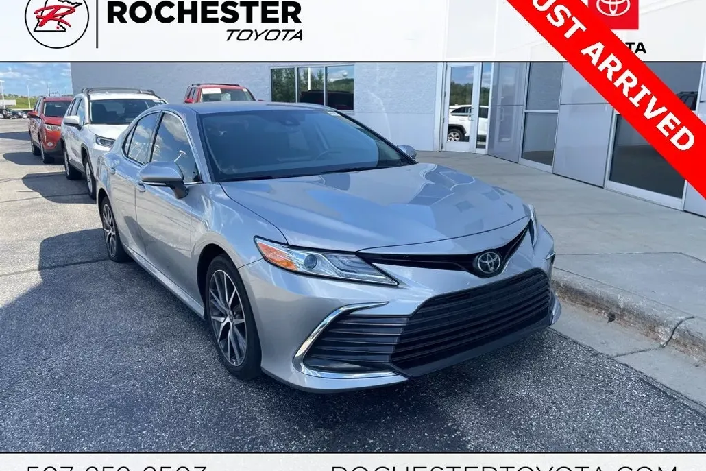 2022 Toyota Camry XLE photo 1