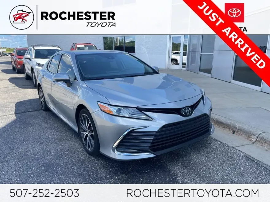 2022 Toyota Camry XLE photo 1