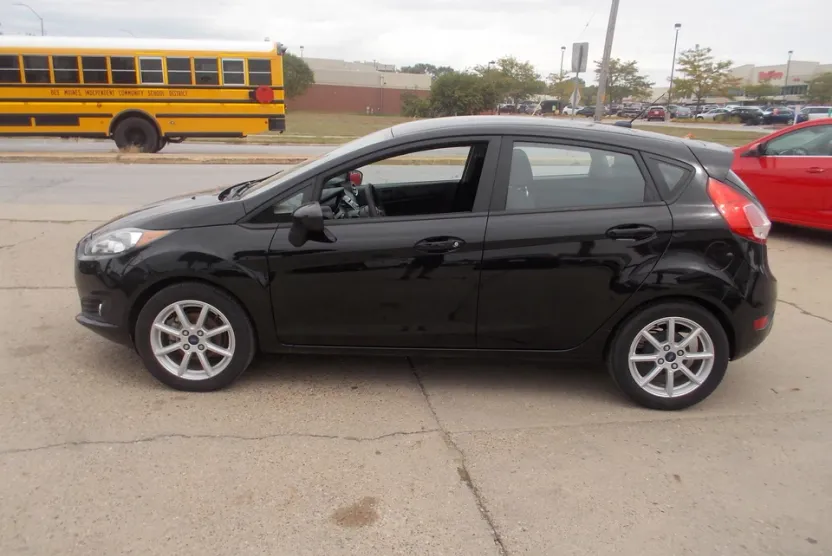 2017 Ford Fiesta SE photo 1