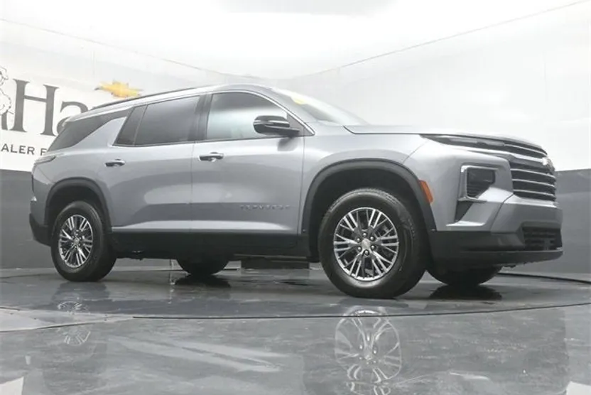 2025 Chevrolet Traverse photo 1