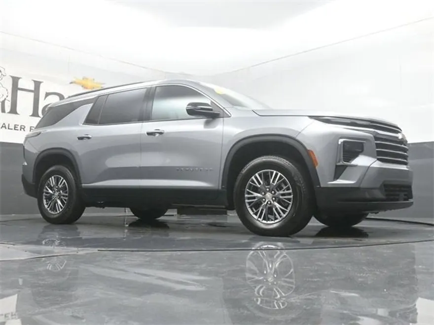 2025 Chevrolet Traverse photo 1