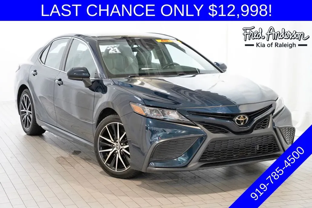 2021 Toyota Camry SE photo 1