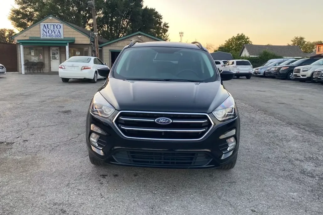 2019 Ford Escape SE Sport photo 1
