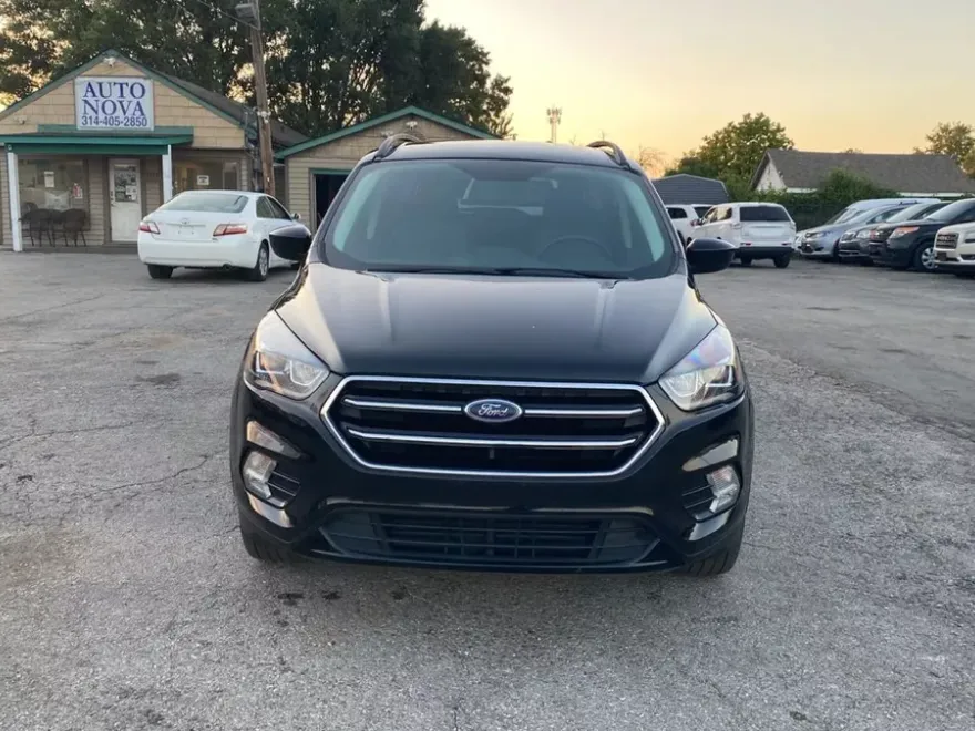 2019 Ford Escape SE Sport photo 1