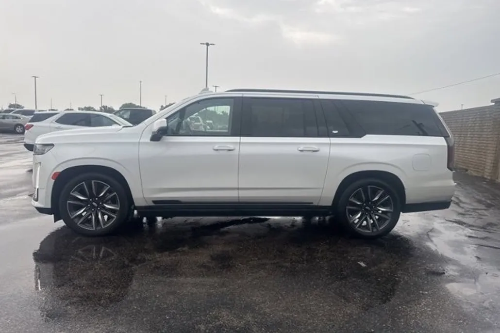 2024 Cadillac Escalade ESV Sport Platinum photo 1