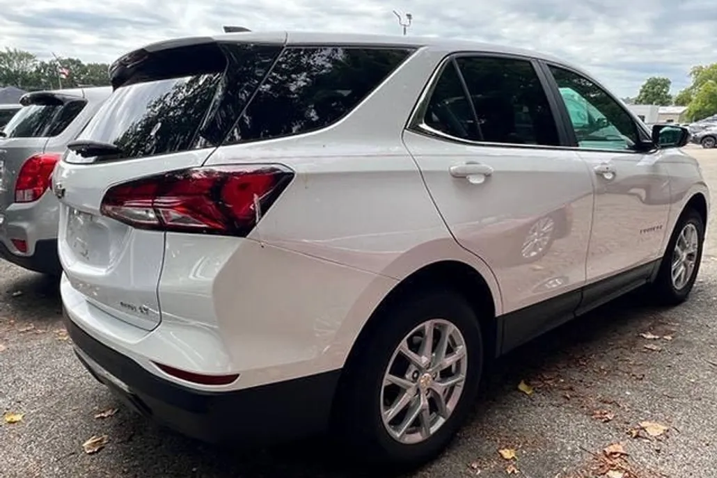 2023 Chevrolet Equinox LT photo 1
