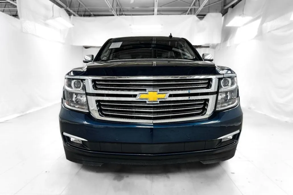 2017 Chevrolet Suburban Premier photo 1
