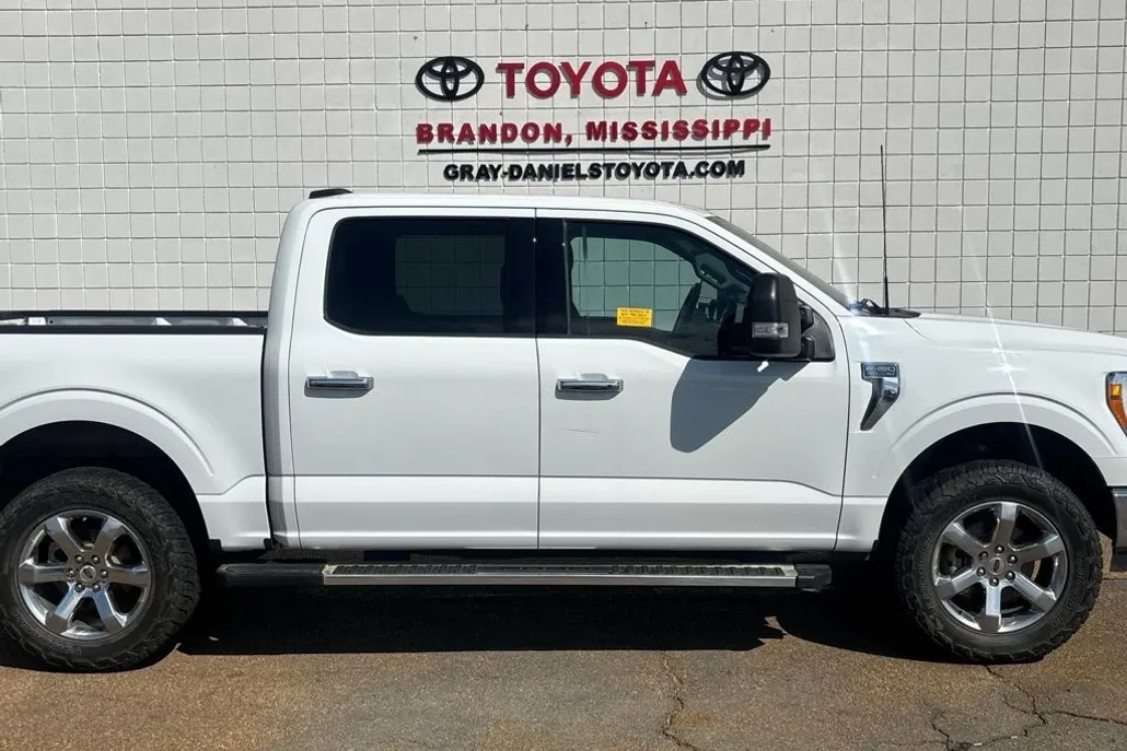 2023 Ford F-150 XLT photo 1