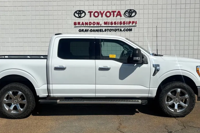 2023 Ford F-150 XLT photo 1