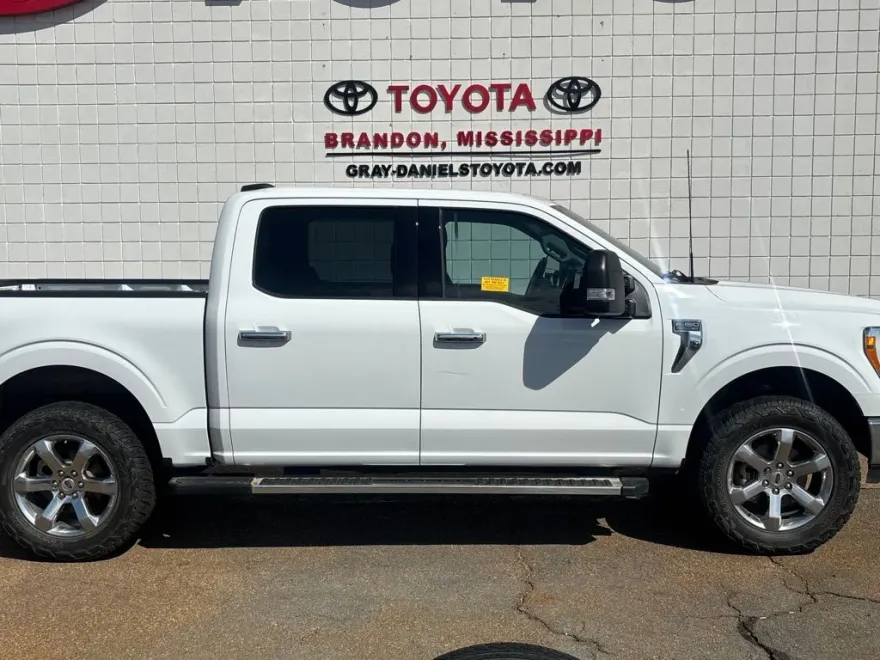 2023 Ford F-150 XLT photo 1