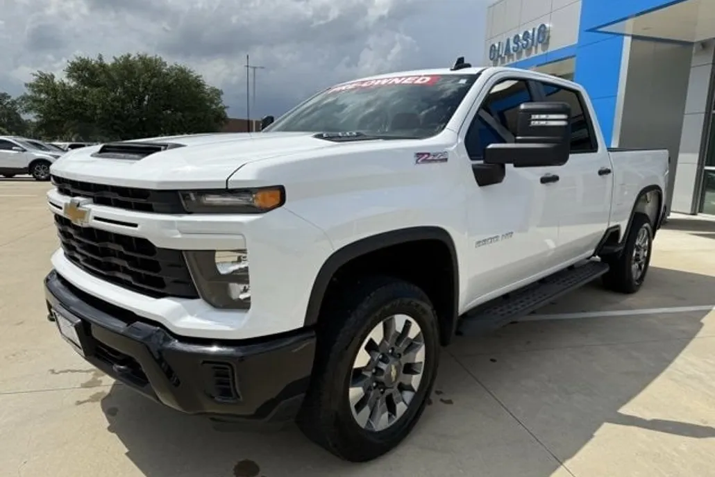 2024 Chevrolet Silverado 2500HD Custom photo 1