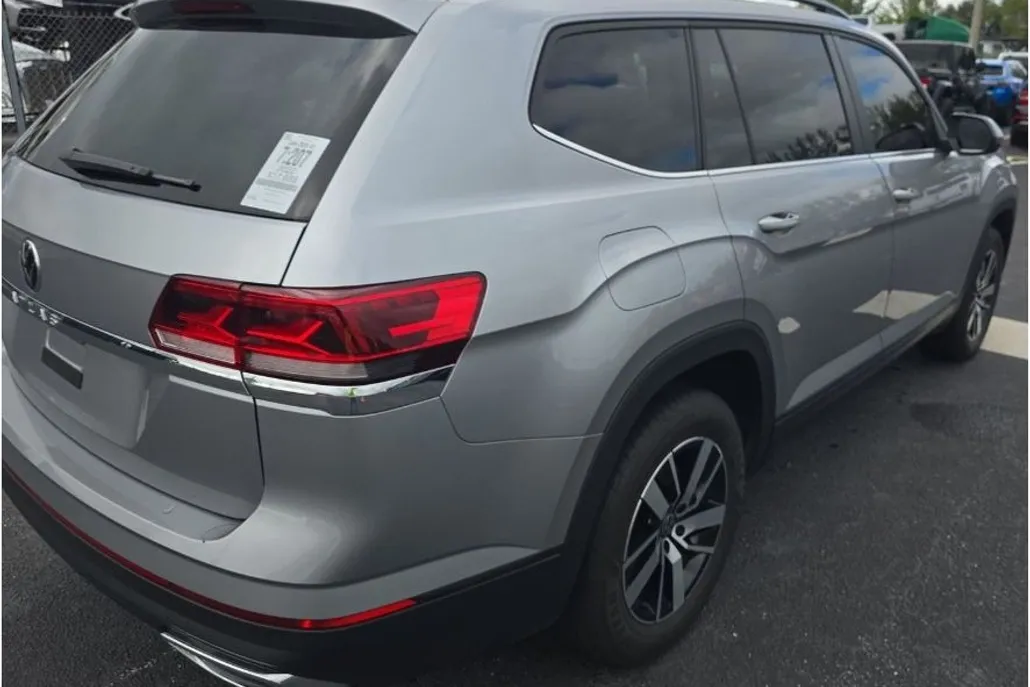 2022 Volkswagen Atlas SE photo 1