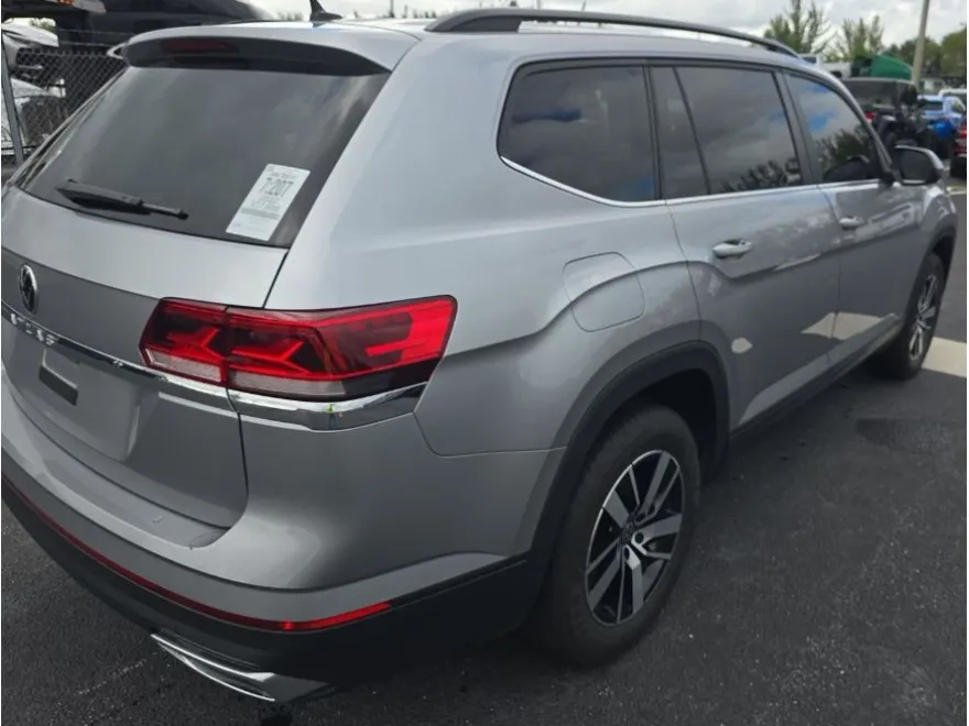 2022 Volkswagen Atlas SE photo 1