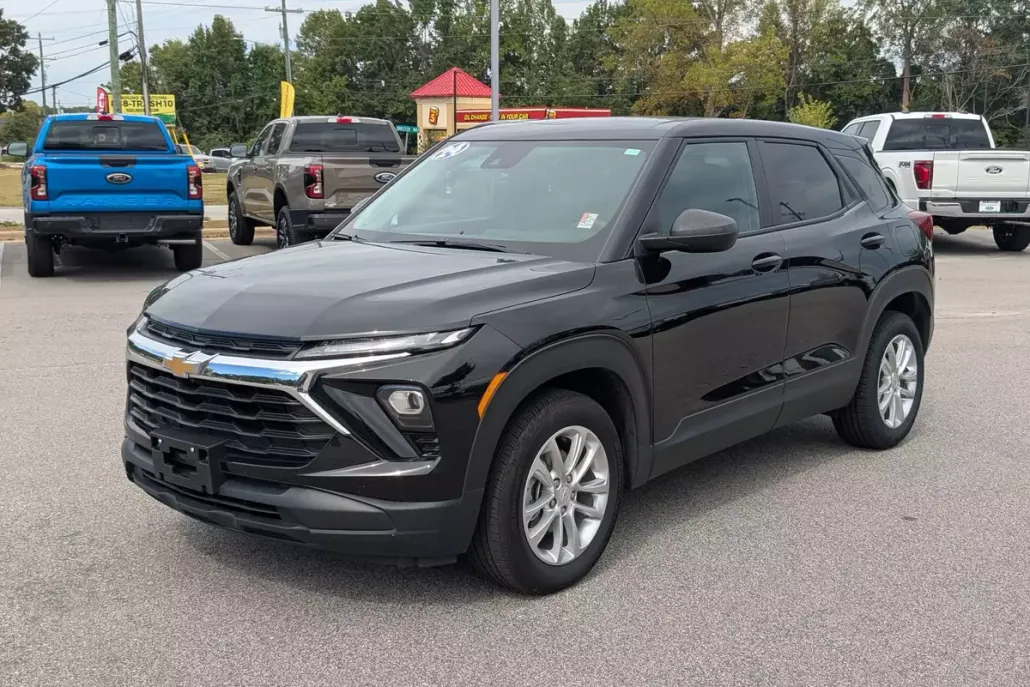 2024 Chevrolet Trailblazer LS photo 1