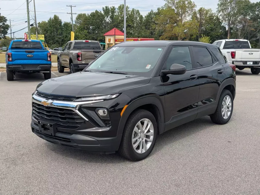2024 Chevrolet Trailblazer LS photo 1