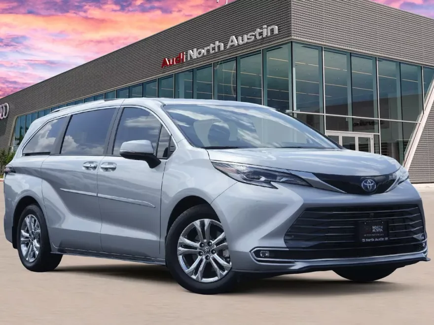 2023 Toyota Sienna Platinum photo 1