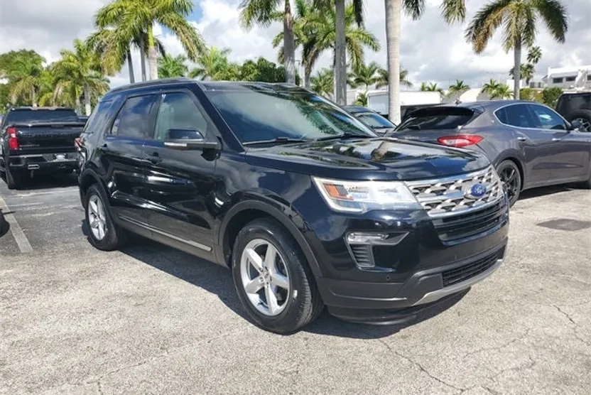 2018 Ford Explorer XLT photo 1