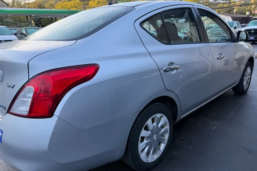 2012 Nissan Versa S photo 1