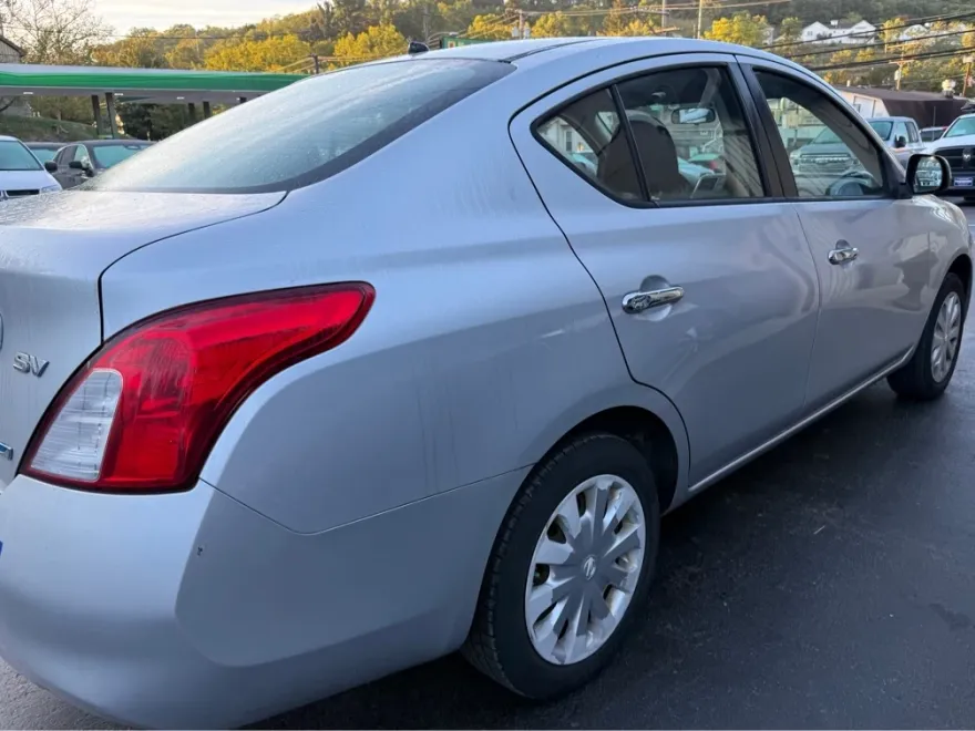 2012 Nissan Versa S photo 1