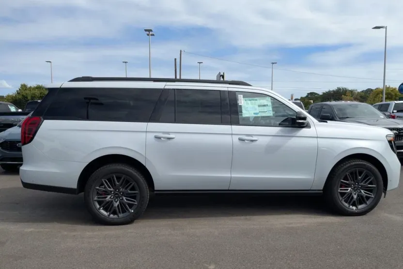 2025 Ford Expedition MAX Platinum photo 1